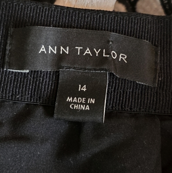 Ann Taylor Black White Lace A-Line Skirt 14 Scalloped Hem Lined Midi - Picture 9 of 10